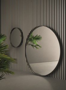 Настенное зеркало с круглой рамой