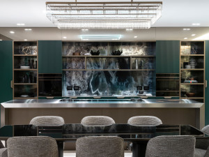 Угловая кухня с островом