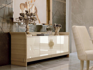 Шкаф с распашными дверями