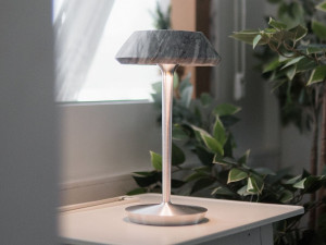 Мраморная перезаряжаемая настольная лампа