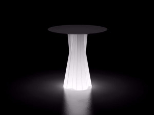 Стол из полиэтилена