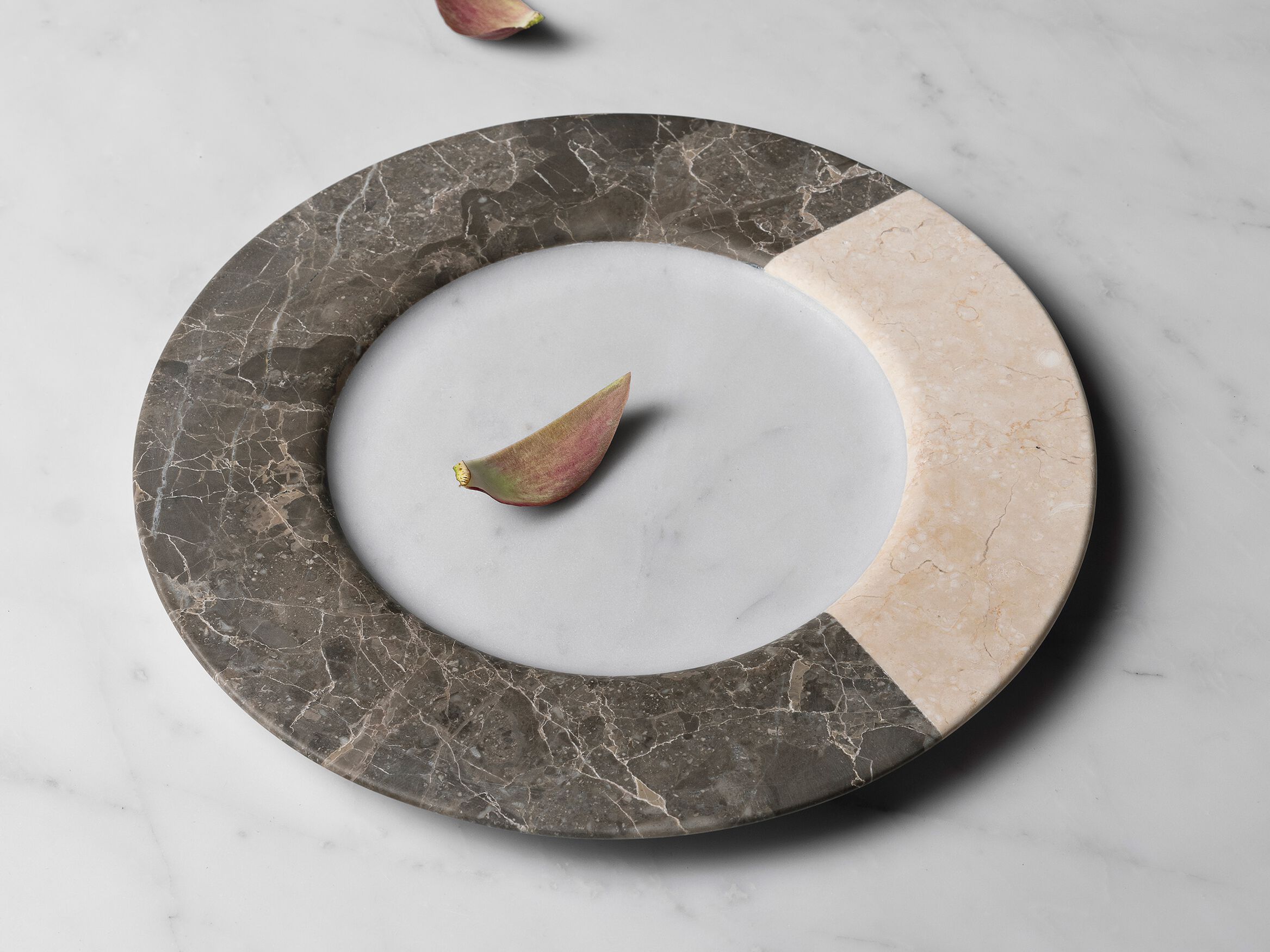 Мраморная столешница LUCE DI CARRARA идеальное будущее и несовершенное прошлое ARCH-00029826