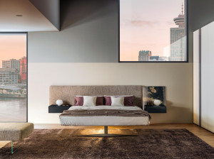 Двуспальная кровать с мягким изголовьем