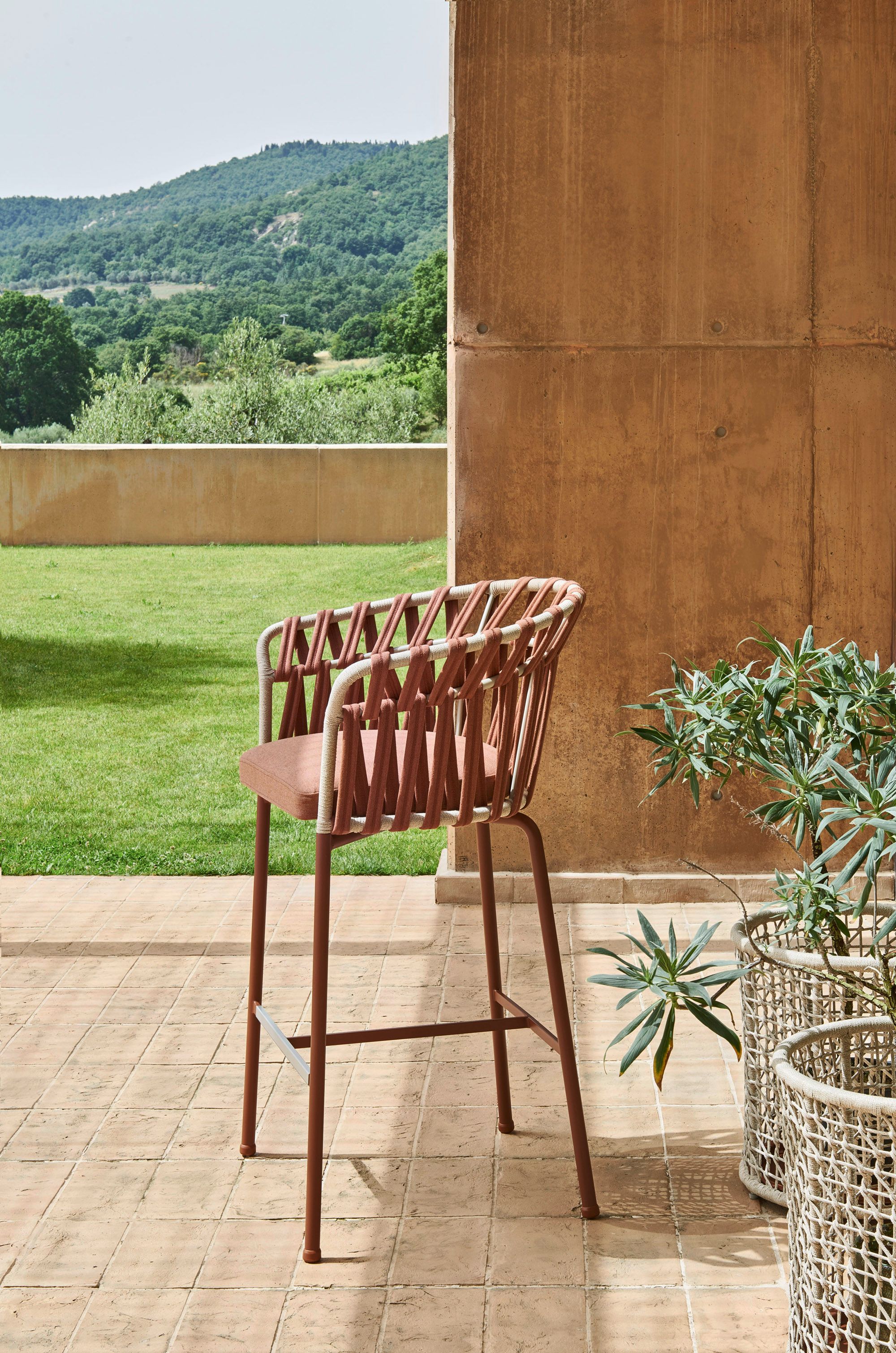 Высокий тканевый садовый стул с подлокотниками Varaschin Emma Cross ARCH-00007342