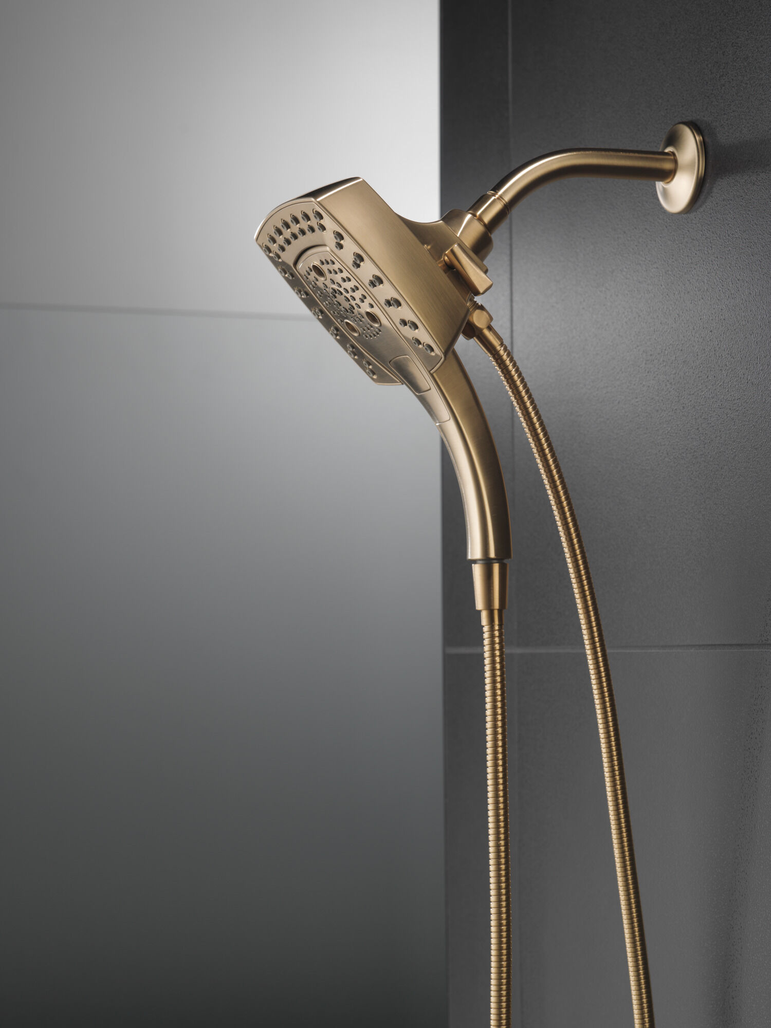 58474-CZ25 H2Okinetic® In2ition® Душ два в одном с 5 настройками Delta Faucet Universal Showering Шампанское бронза  - Вид №7