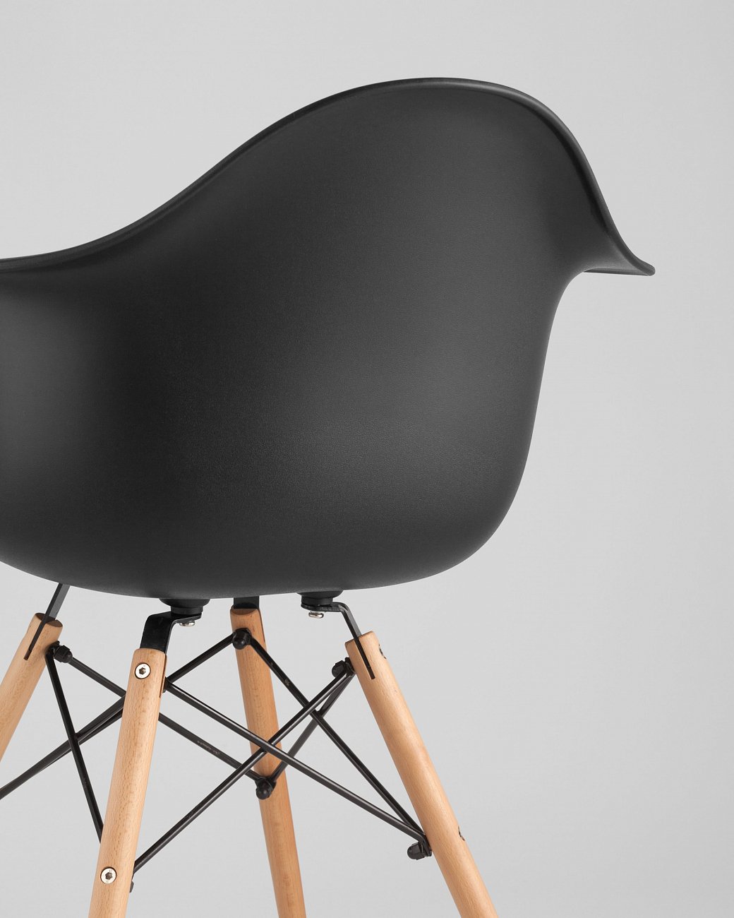 Кресло черное пластиковое с деревянными ножками Eames W EAMES EAMES DAW 00-3881988 Черный  - Вид №5