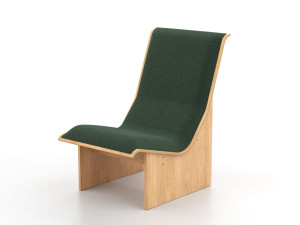 Деревянное кресло с высокой спинкой