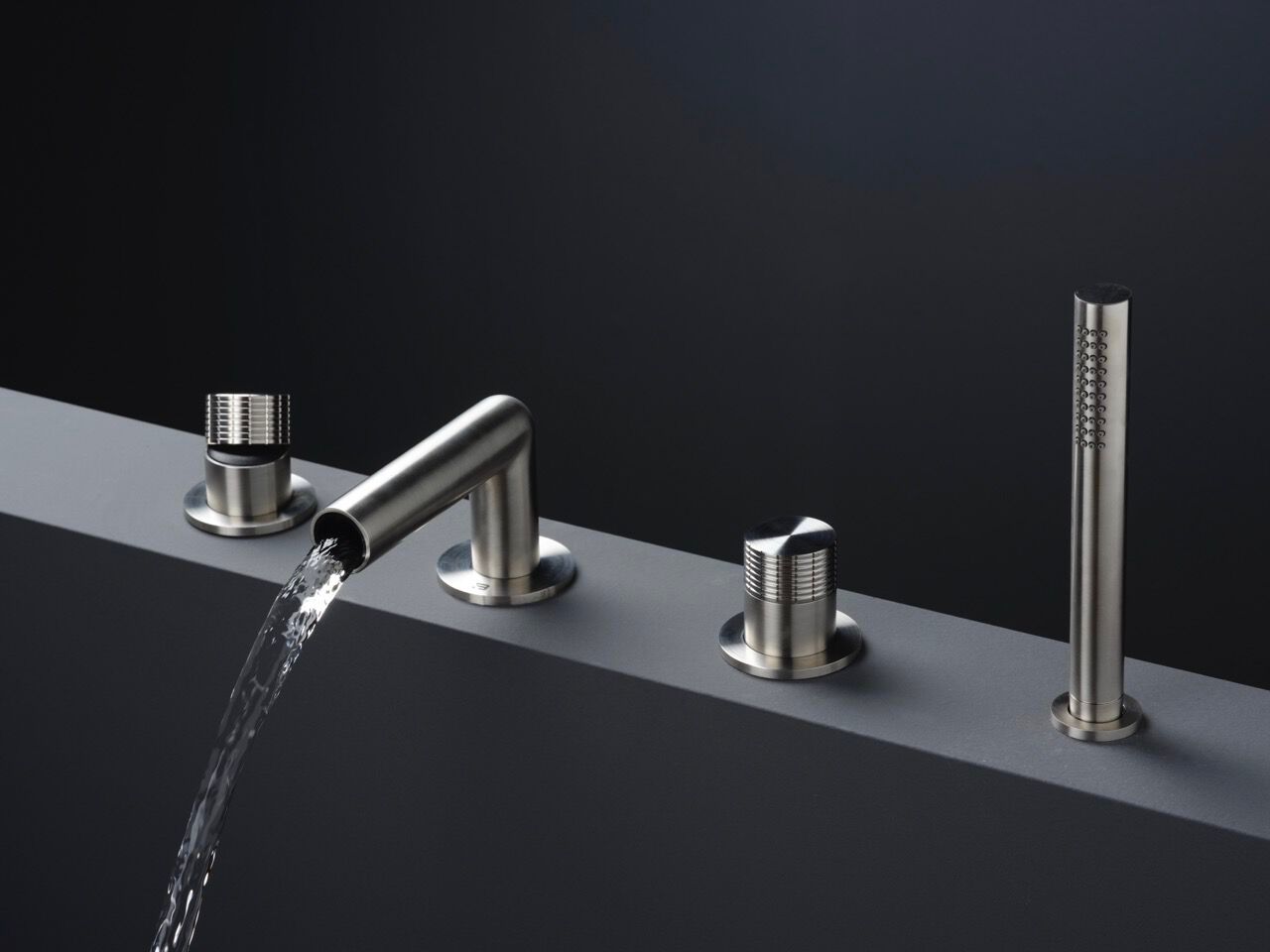 Смеситель для ванны с 4 отверстиями из нержавеющей стали с ручным душем BEAMTECH App ARCH-00070290