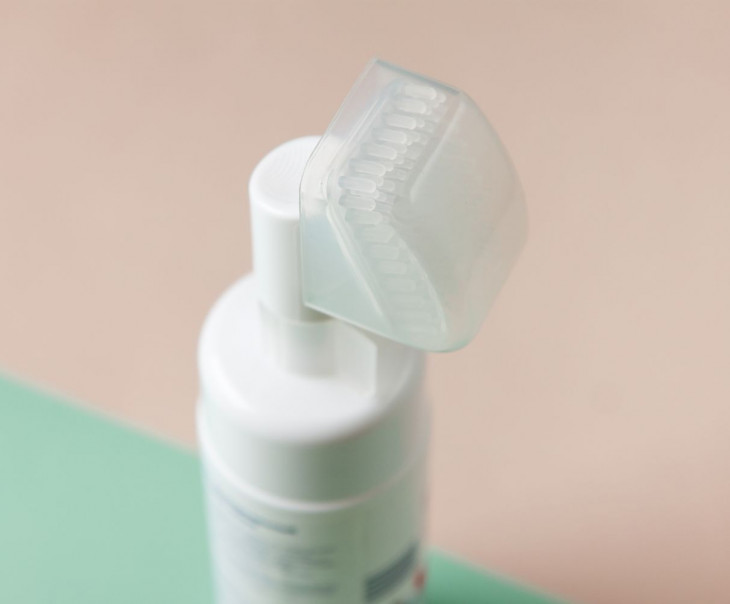 7177 Пятновыводитель универсальный для всех типов тканей с щеткой Вкусляндия  - Вид №1