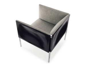 Тканевое кресло с подлокотниками