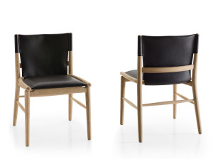 Деревянный и кожаный стул