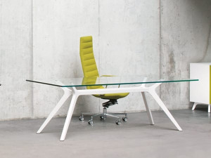 Прямоугольный секционный стол из дерева и стекла