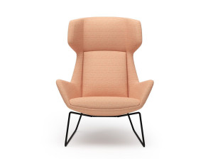 Тканевое кресло с подлокотниками