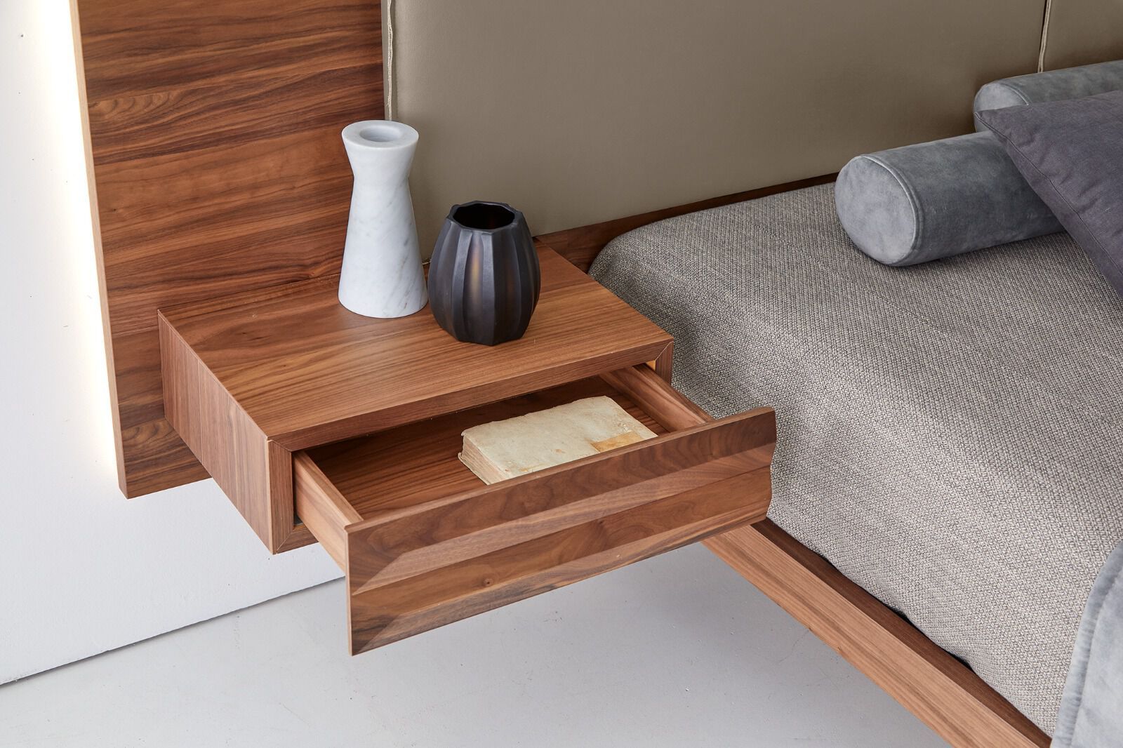 Подвесная двуспальная кровать из грецкого ореха Modesign Йорк ARCH-00046187 - Вид №1