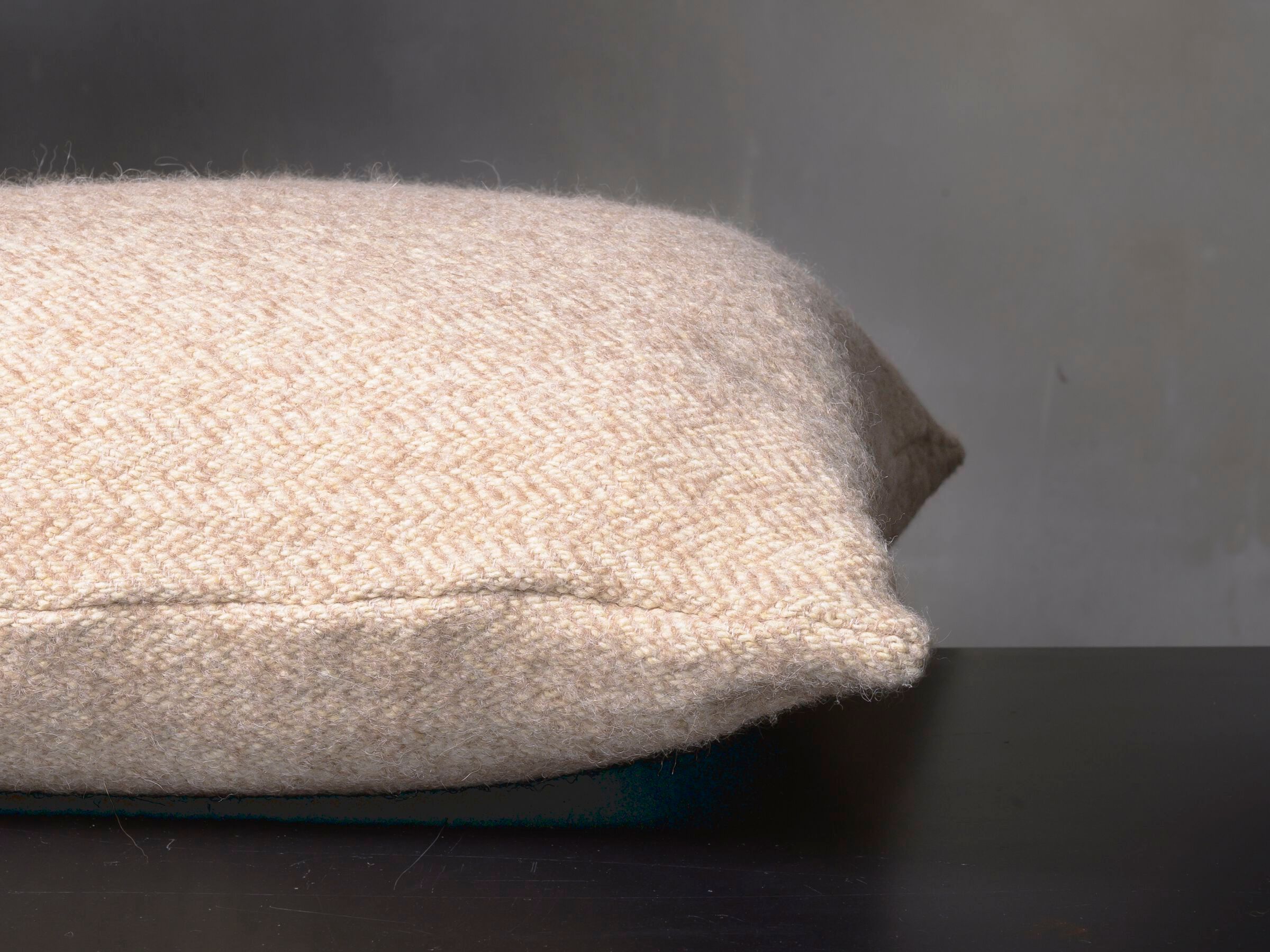 Квадратная подушка из шерсти и альпаки The House of Lyria PARRISH ARCH-00046538