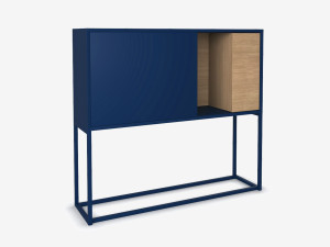 Деревянный шкаф с распашными дверцами