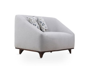 Тканевое кресло с подлокотниками