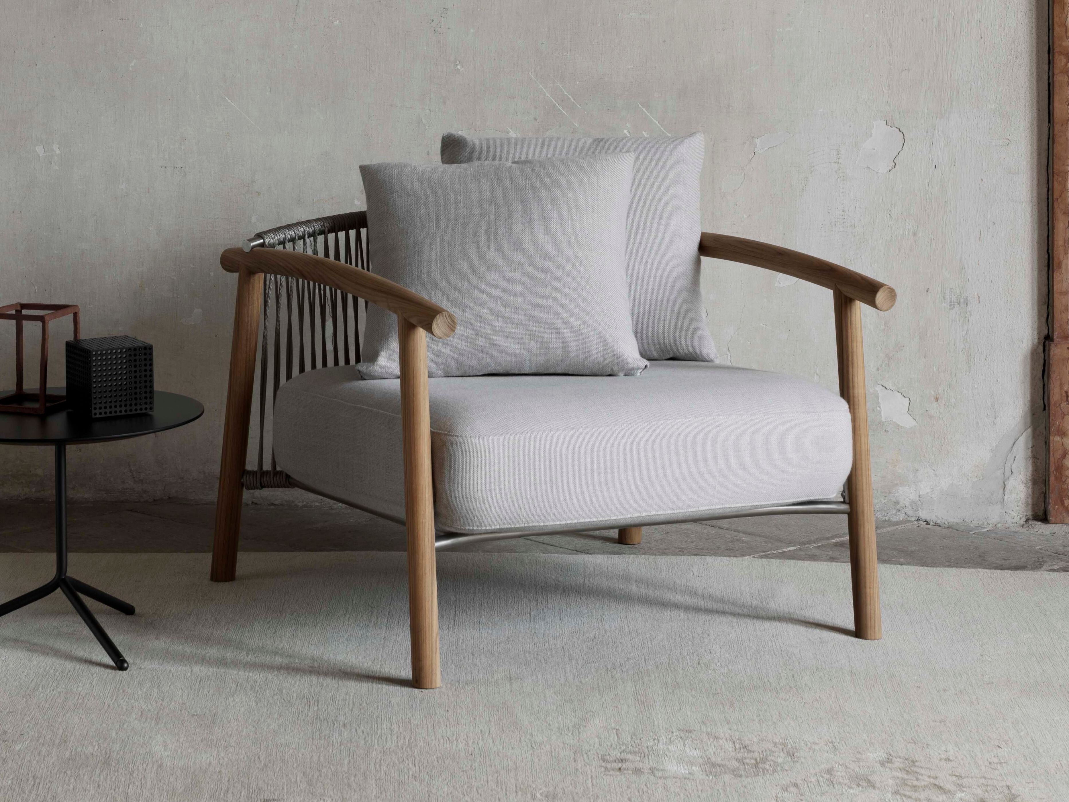 Тканевое кресло с подлокотниками Living Divani Касуми ARCH-00123849