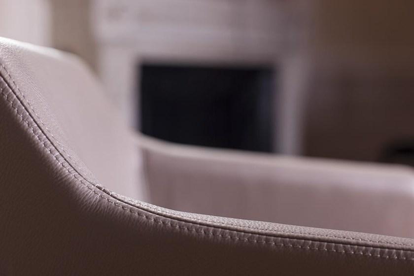 HUGUES CHEVALIER Мягкое кожаное кресло с подлокотниками Iconic sun-id-1346232 - Вид №4