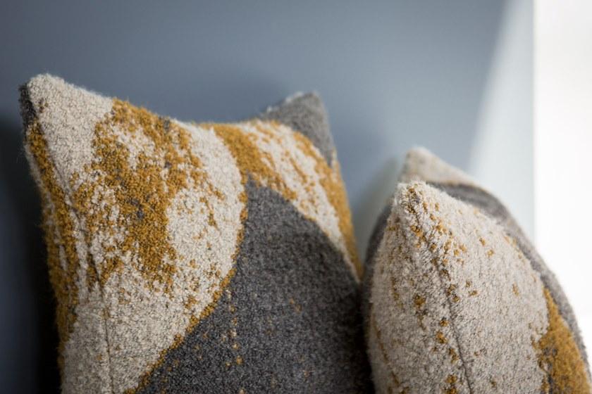 Ethnicraft Подушка из ткани квадратная Refined layers 21036/21037 - Вид №5