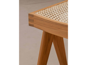 Низкий стул из тикового дерева