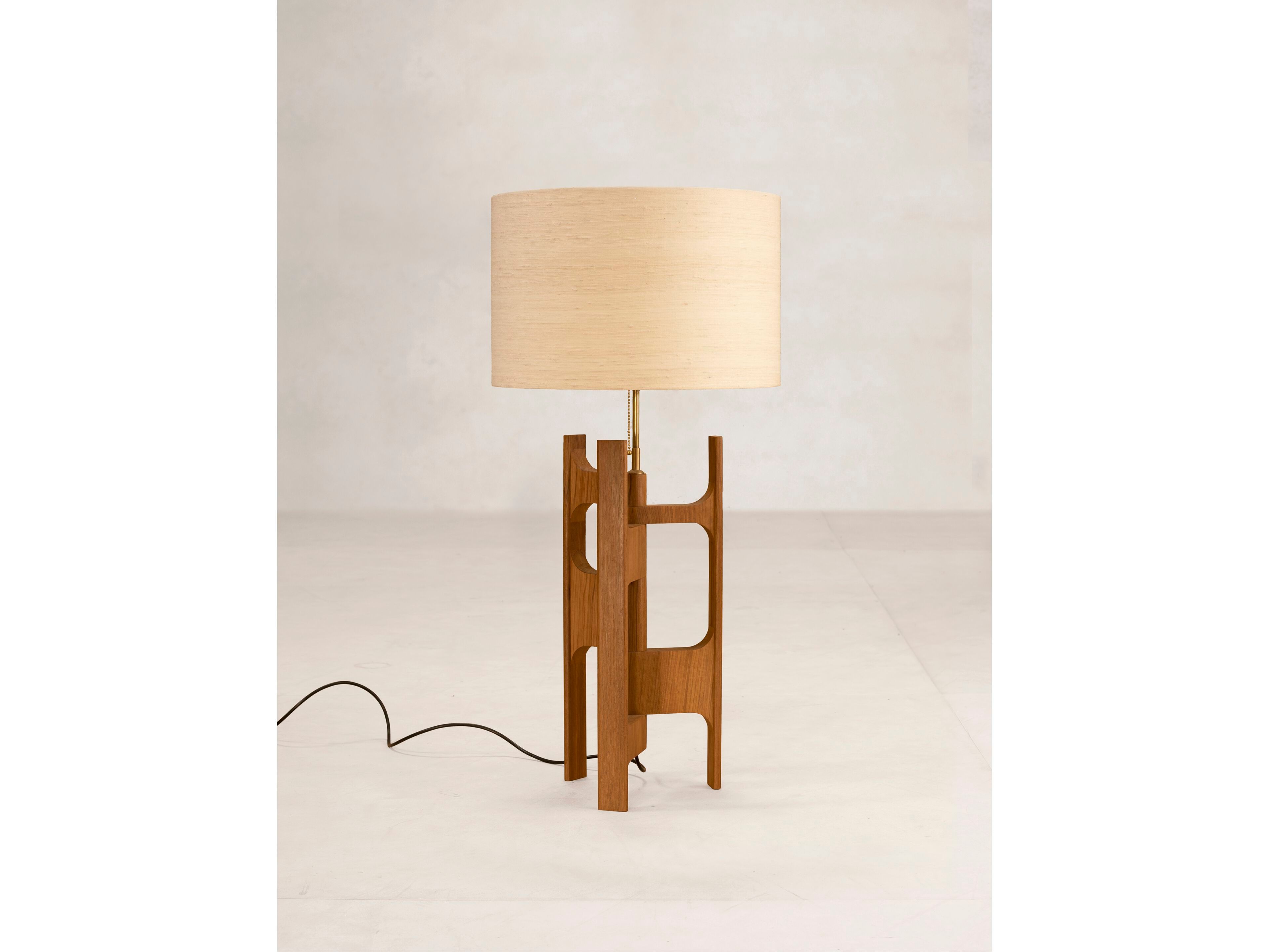 Настольная лампа из тикового дерева Phantom Hands X + L ARCH-00049796 - Вид №2