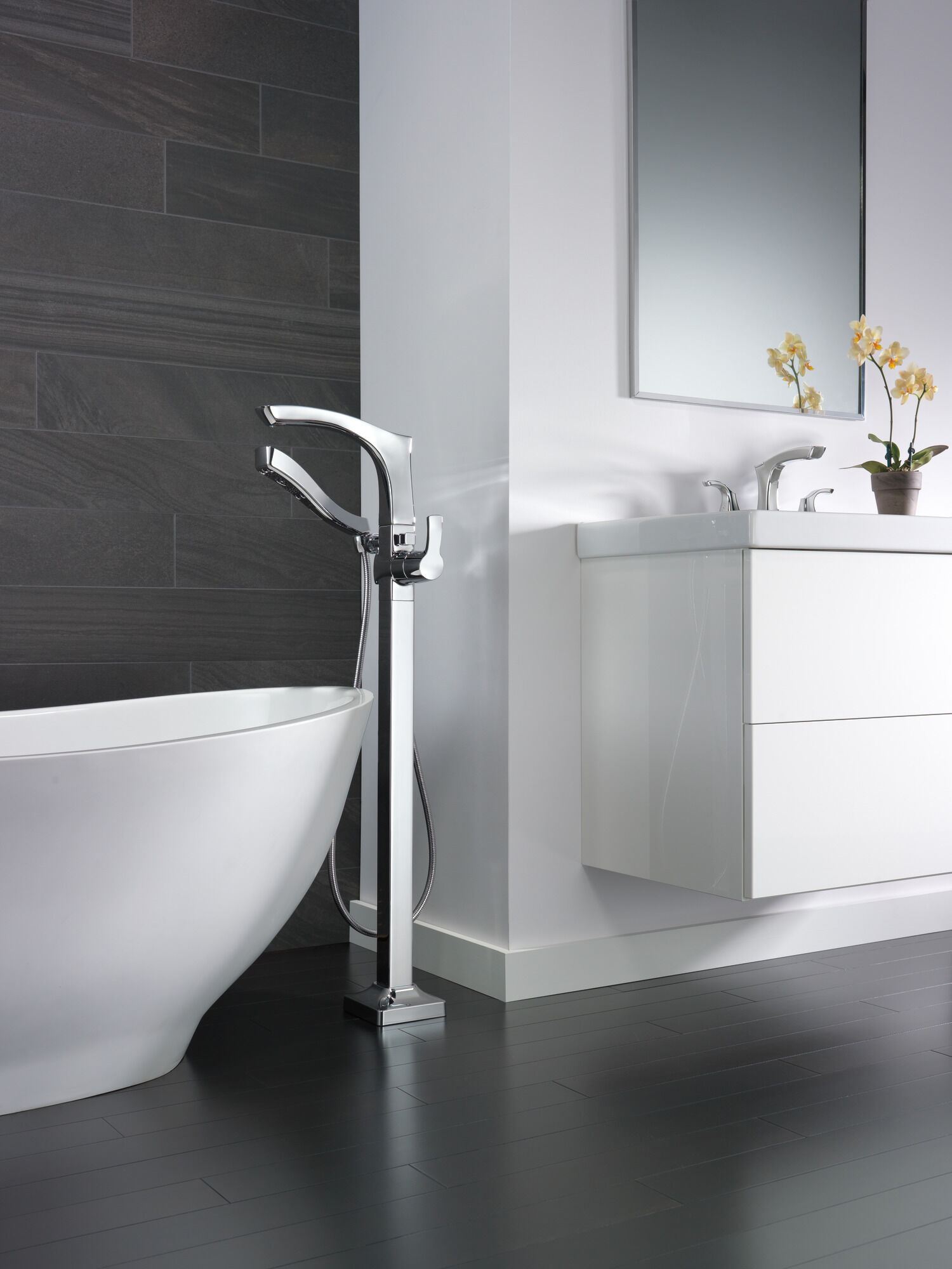 T4752-FL Напольная накладка для ванны с одной ручкой и ручным душем Delta Faucet Tesla Хром - Вид №2