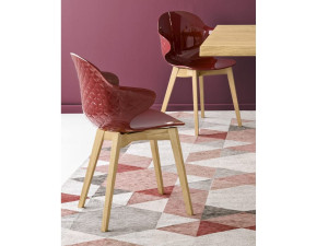 Стул из поликарбоната с подлокотниками