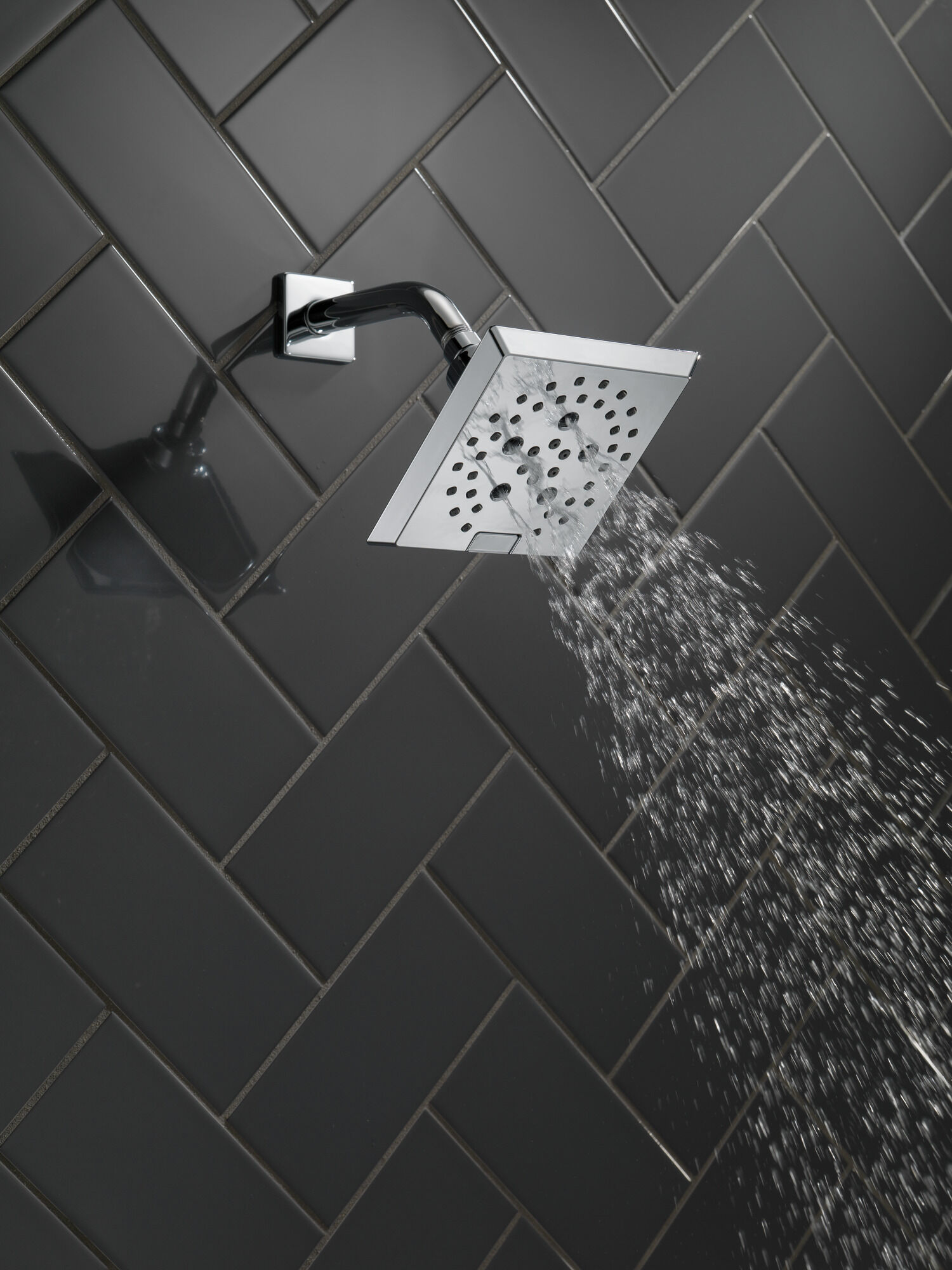 52664-KS H2Okinetic® Современная угловая душевая лейка Raincan с 5 настройками Delta Faucet Universal Showering Черный нержавеющий  - Вид №4
