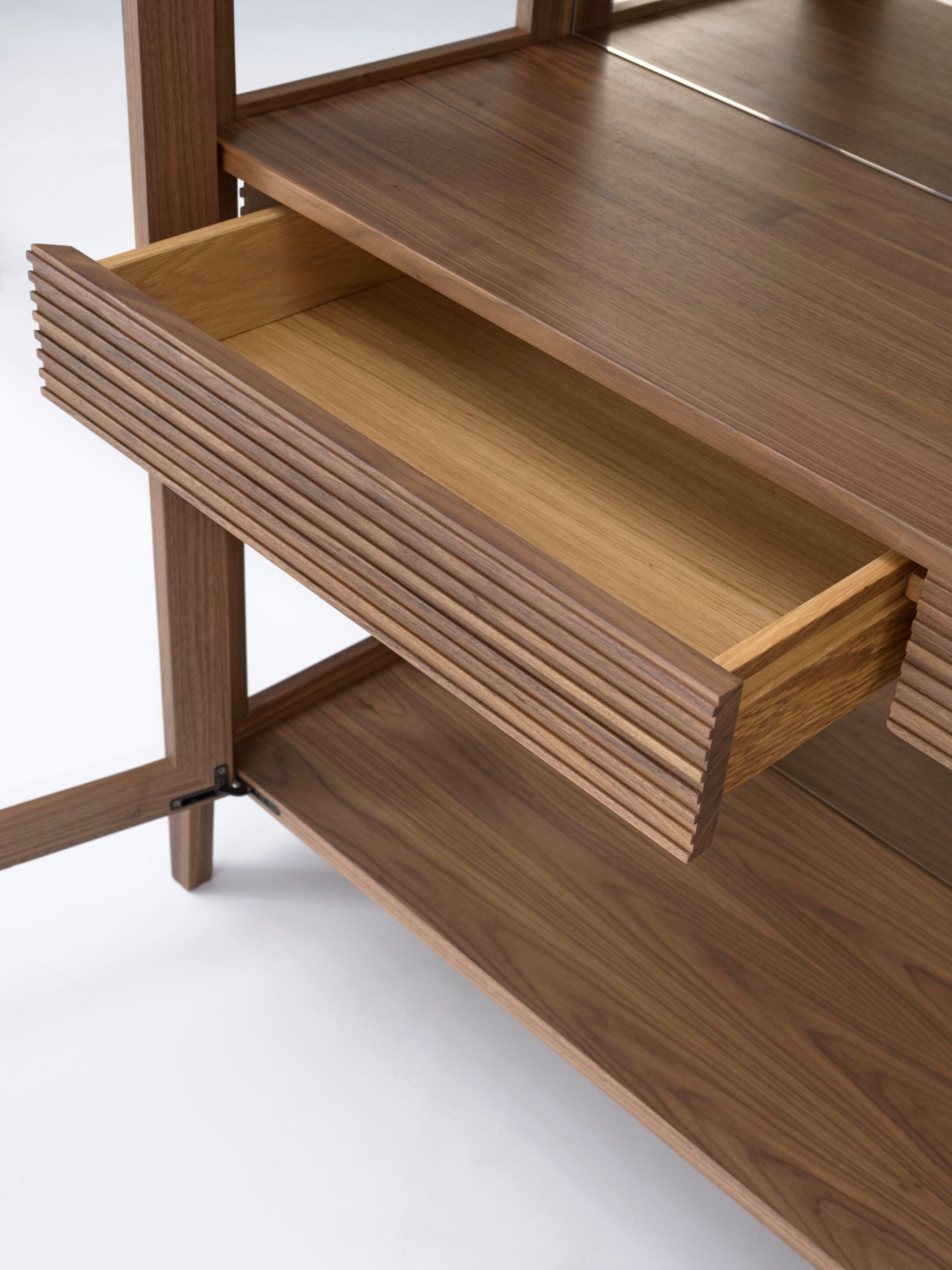 Витрина с 2 дверцами и зеркальной спинкой Arte Brotto Leonardo ARCH-00013828 - Вид №1