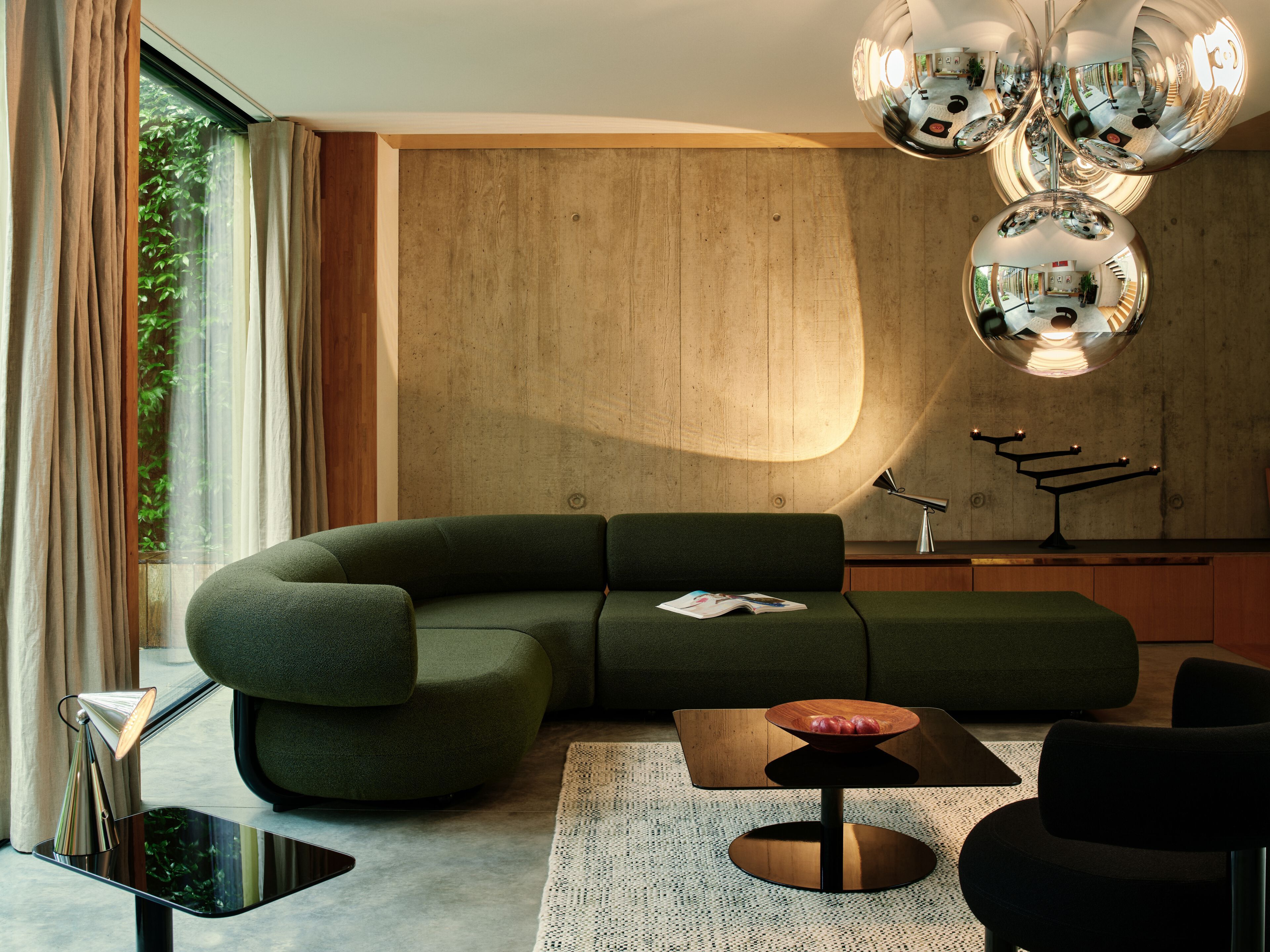 Светодиодная настольная лампа с батарейным питанием Tom Dixon поза ARCH-00060610 - Вид №20