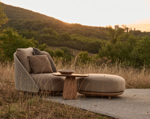 Садовый стол из тикового дерева