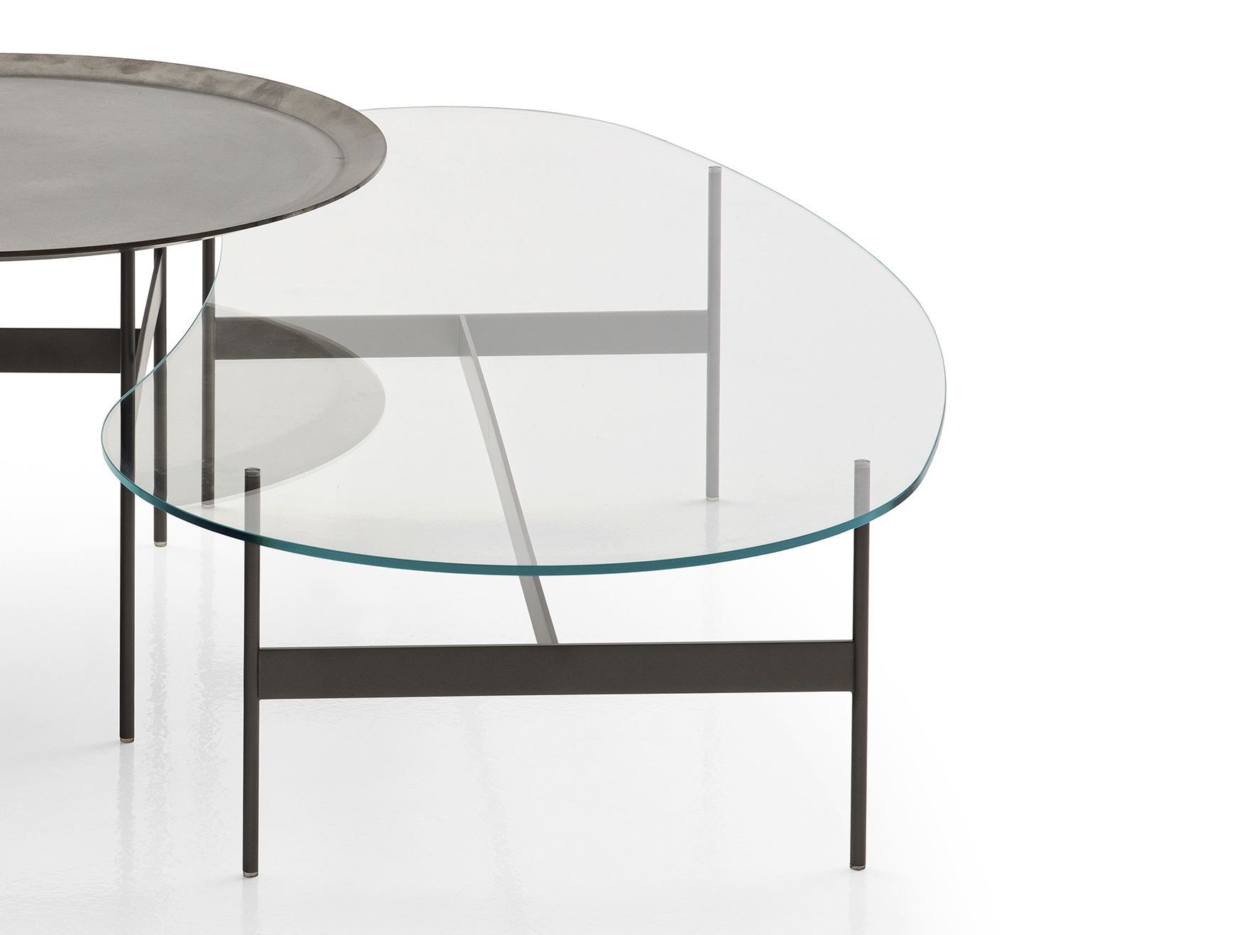 Журнальный столик с низким стеклом для гостиной B&B Italia FORMICHE ARCH-00033414 - Вид №1