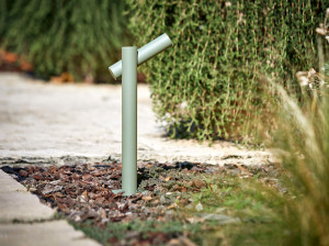 Металлическая напольная лампа