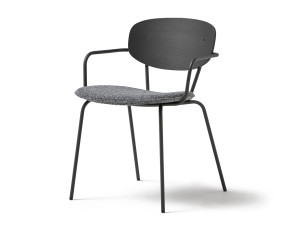 Деревянный стул с подлокотниками