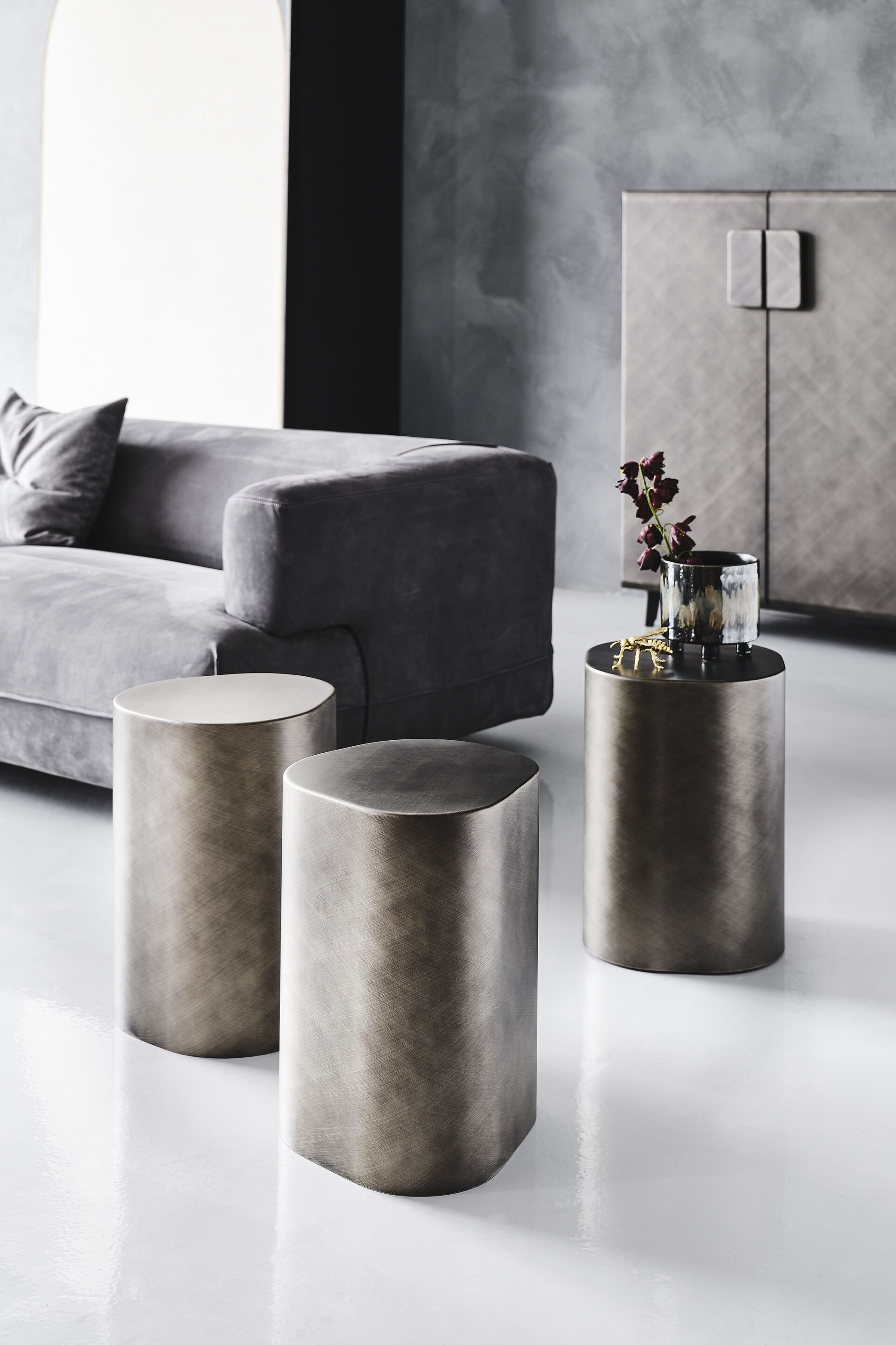 Высокий стальной журнальный столик Cattelan italia ARCH-00150582 - Вид №1