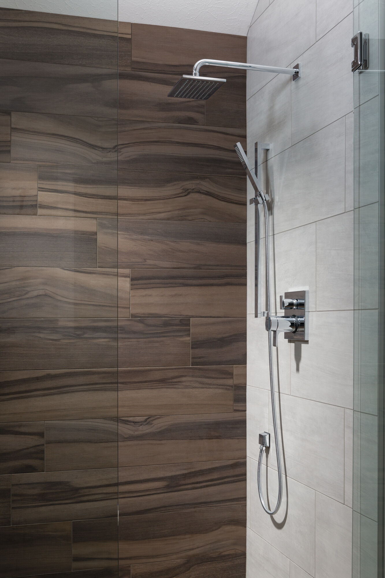 Угловой клапан Modern TempAssure® серии 17T со встроенным переключателем на 6 положений Delta Faucet T27T967-SS - Вид №2