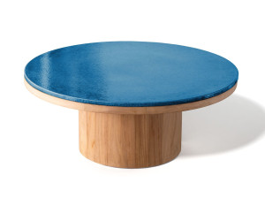 Круглый низкий стол из тикового дерева