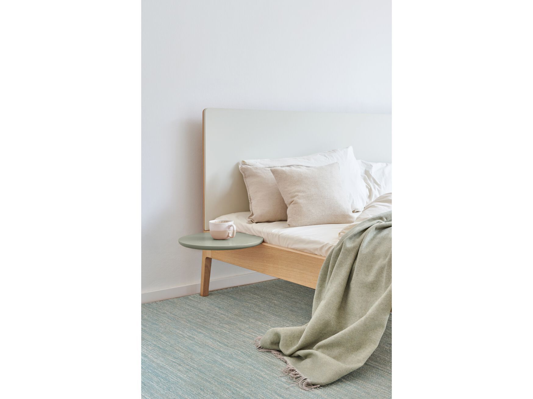 Деревянная двуспальная кровать Noah Living белье ARCH-00081699 - Вид №2