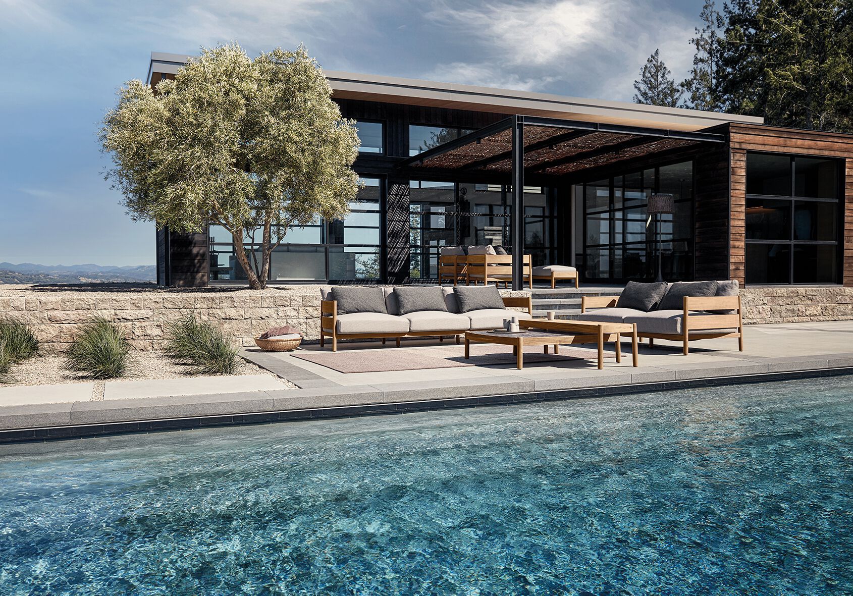 Низкий прямоугольный садовый столик из тикового дерева Gloster Haven ARCH-00070033 - Вид №2