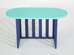 Деревянный журнальный столик