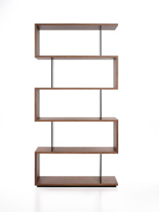 Деревянный книжный шкаф