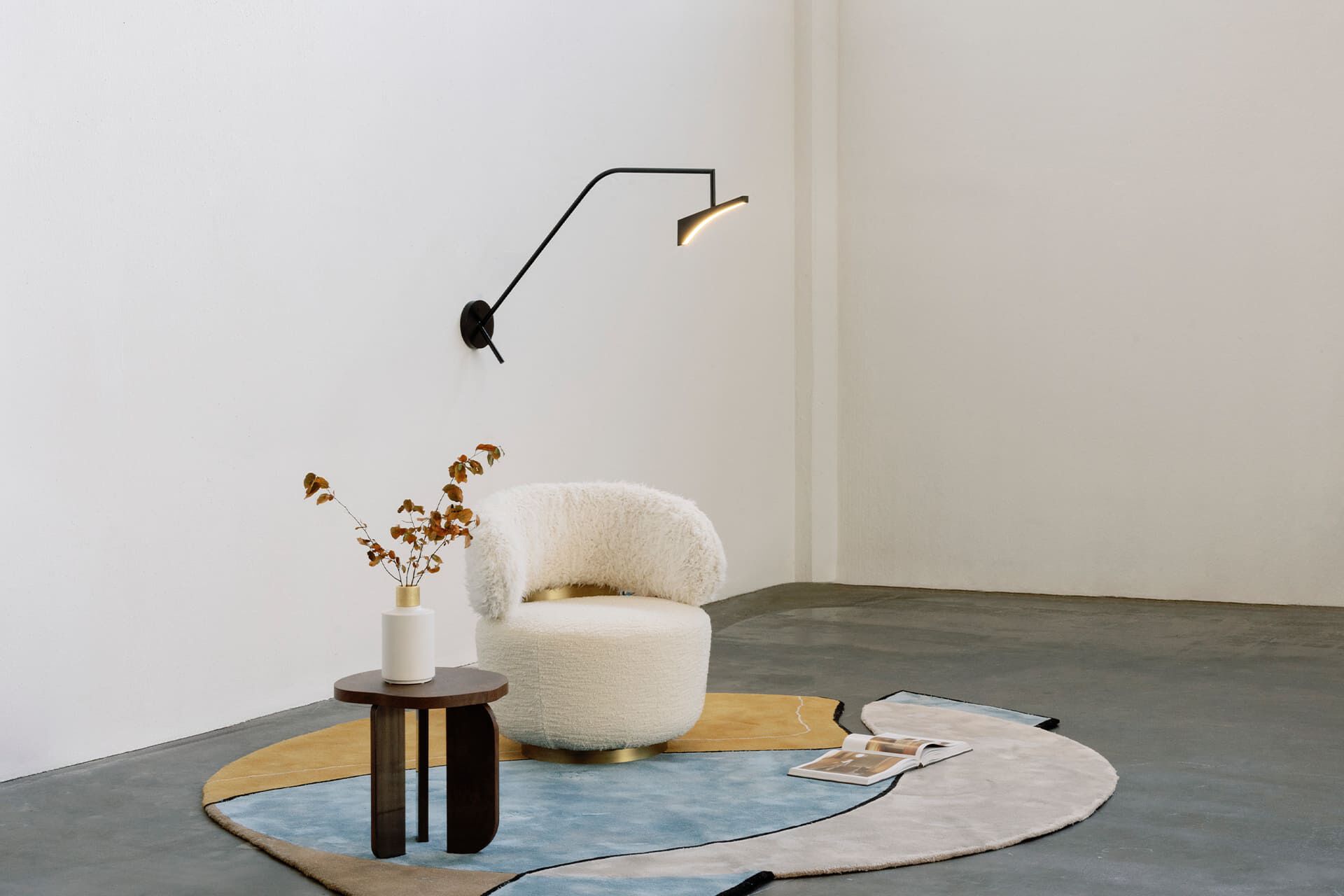 Круглый журнальный столик из грецкого ореха Greenapple DORNES ARCH-00069958 - Вид №3