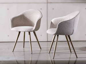 Тканевый стул с подлокотниками