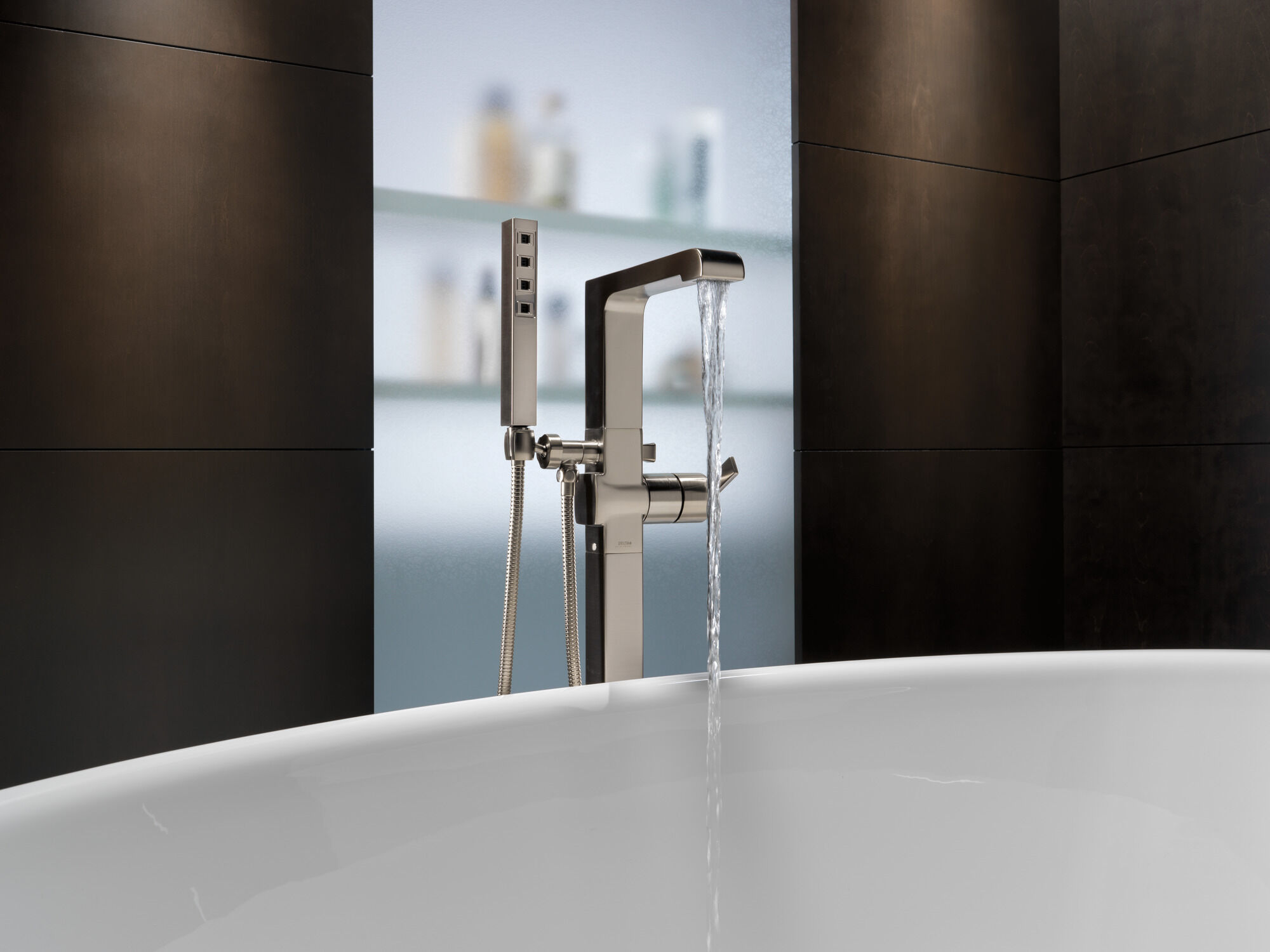 T4767-SSFL Напольная накладка для ванны с одной ручкой и ручным душем Delta Faucet Ara Нержавеющая сталь - Вид №7