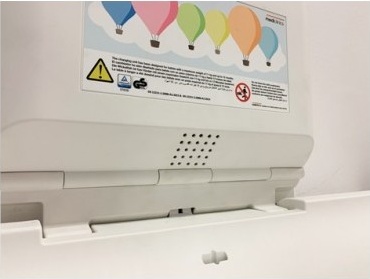 CP0016V-I Вертикальный пеленальный столик из белого полипропилена со встроенной антибактериальной добавкой и ионизатором mediclinics  - Вид №2