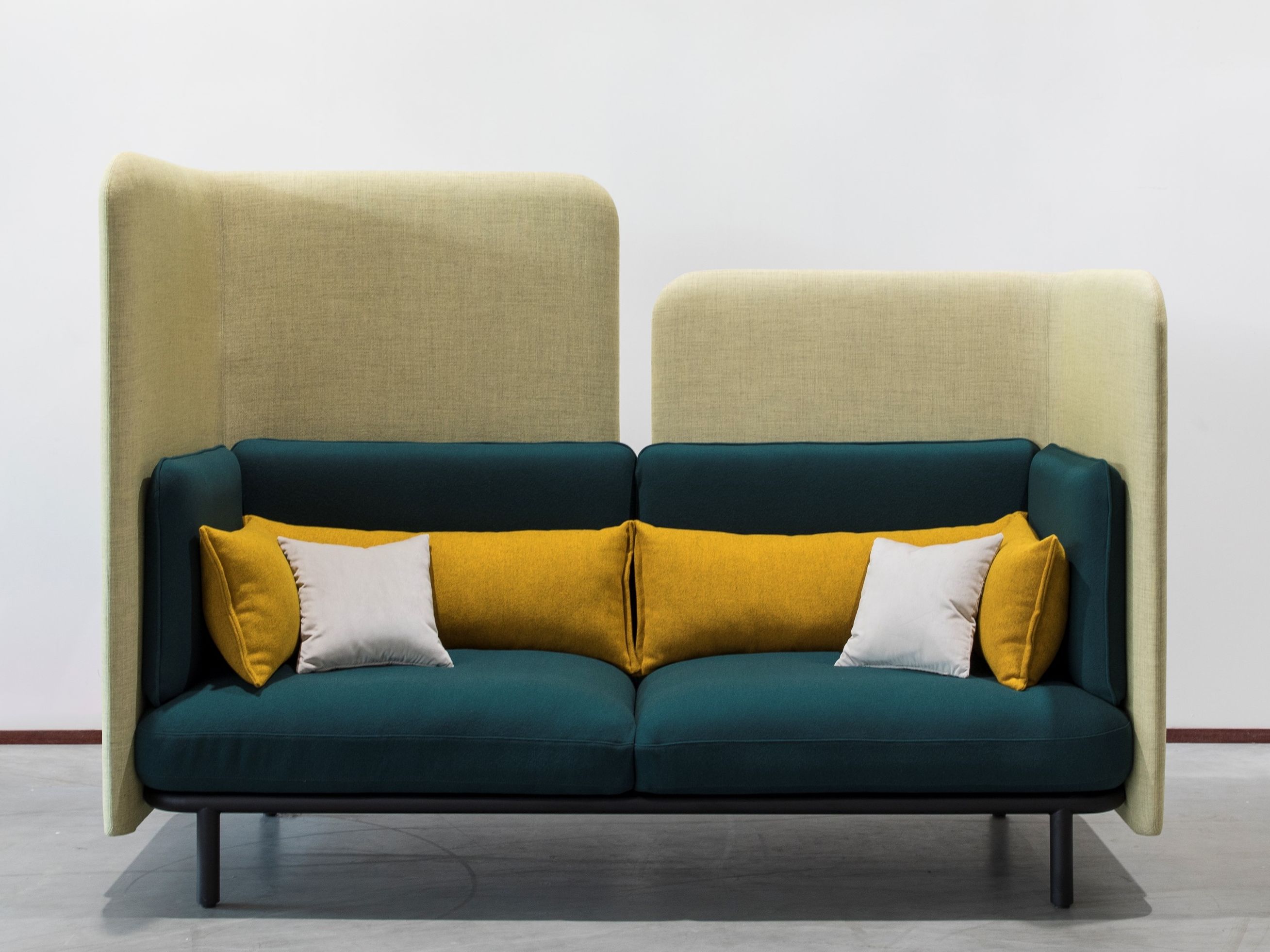 Тканевое кресло с высокой спинкой BuzziSpace BuzziSpark ARCH-00089382