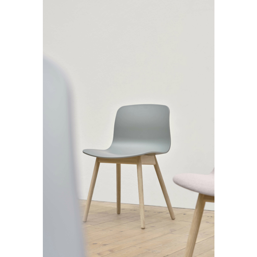 Стул AAC12, кремовый с черными ножками Hay 932083 - Вид №1