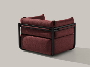 Тканевое кресло с подлокотниками