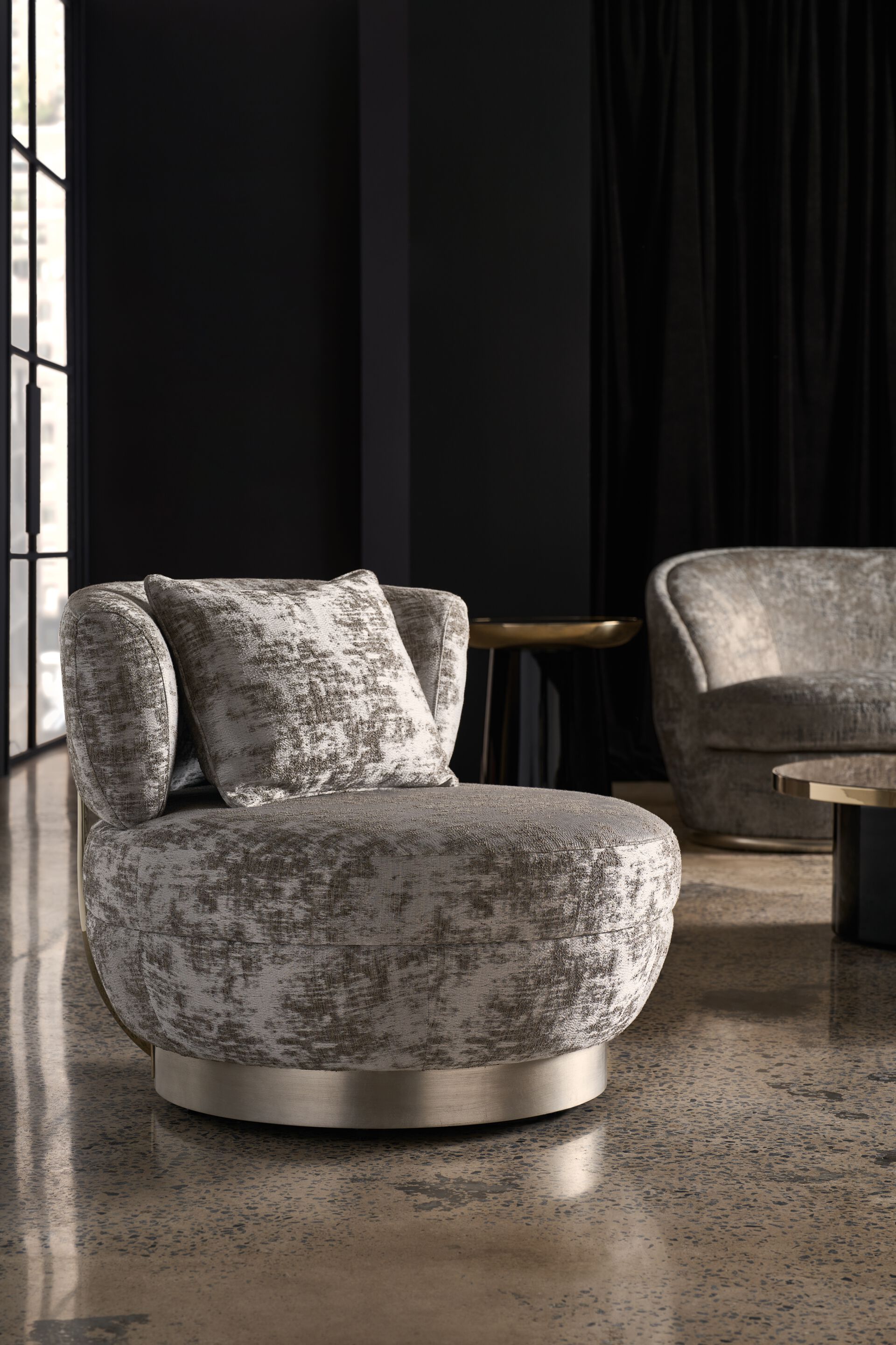 Вращающееся кресло из синели Caracole CELESTE ARCH-00151348 - Вид №2